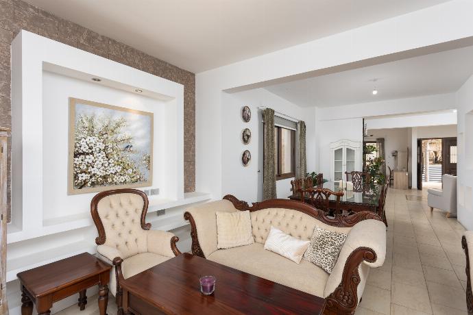 Main building: living room with sofas, dining area, A/C, WiFi internet, and sea views . - Villa Beach Heaven . (Photo Gallery) }}