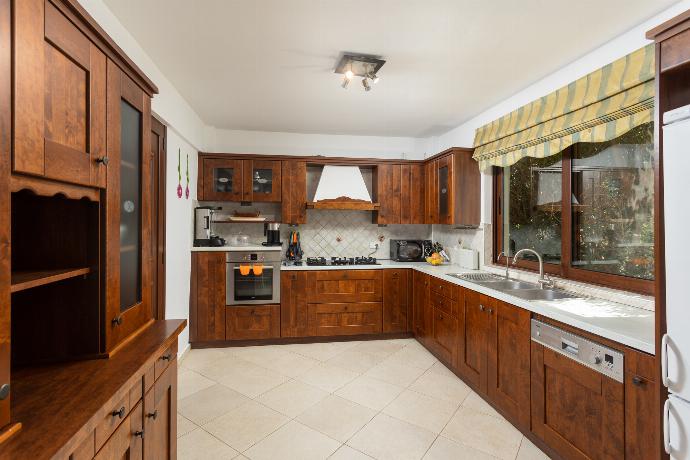 Equipped kitchen . - Villa Elounda Blue . (Photo Gallery) }}