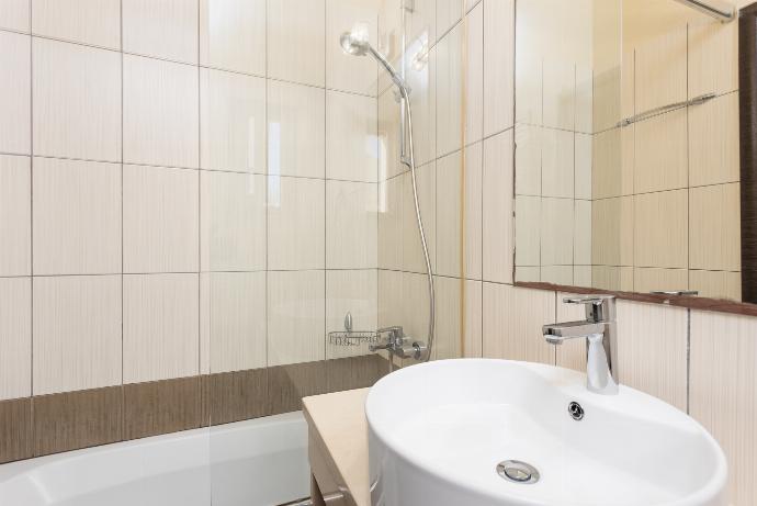 En suite bathroom with bath and shower . - Villa Panorama . (Photo Gallery) }}