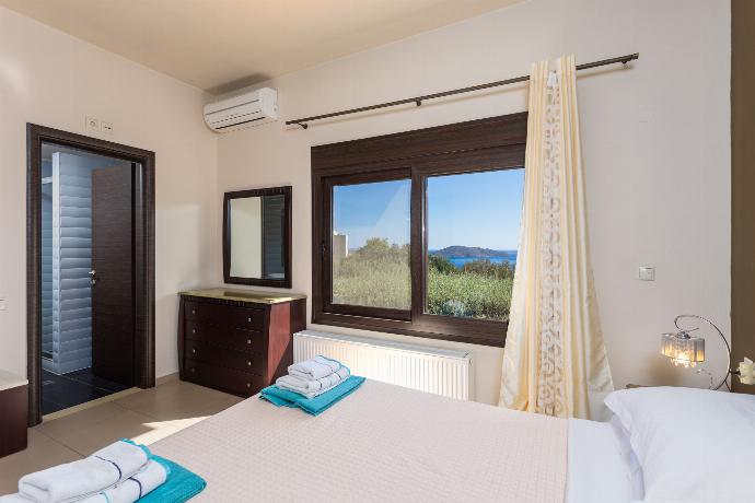 Double bedroom with en suite bathroom, A/C, and sea views . - Villa Panorama . (Photo Gallery) }}