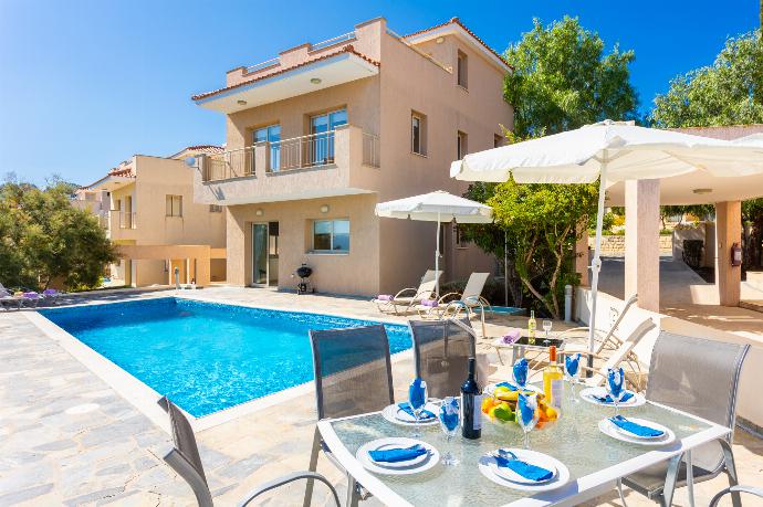 Beautiful villa with private pool and terrace with sea views . - Villa Panorama Tria . (Photo Gallery) }}