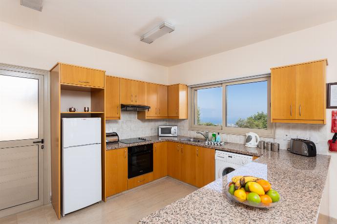 Equipped kitchen . - Villa Panorama Tria . (Photo Gallery) }}