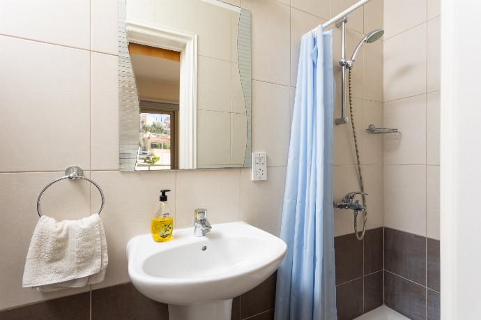 En suite bathroom with shower . - Villa Panorama Tria . (Photo Gallery) }}