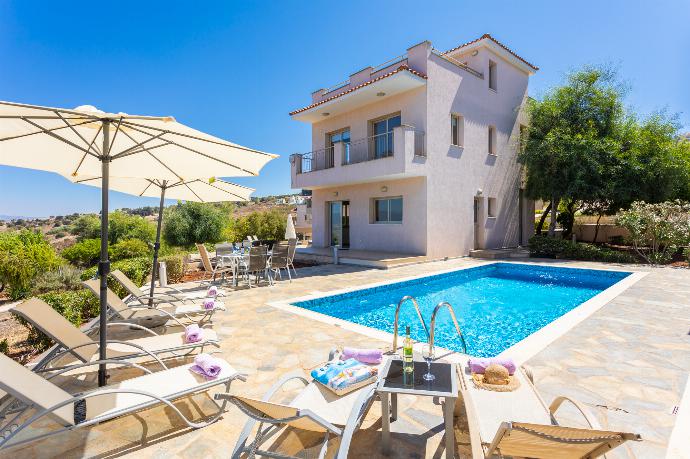 Beautiful villa with private pool and terrace with sea views . - Villa Panorama Tessera . (Photo Gallery) }}