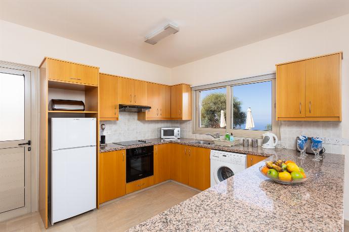 Equipped kitchen . - Villa Panorama Tessera . (Photo Gallery) }}