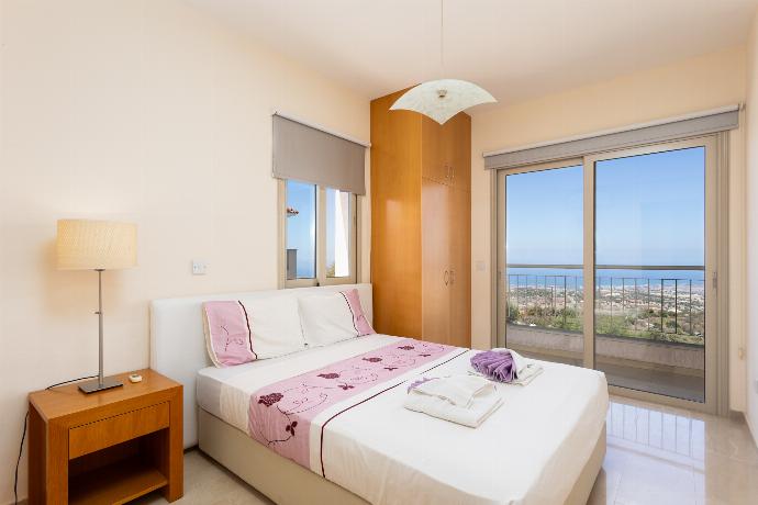 Double bedroom with A/C and sea views . - Villa Panorama Tessera . (Photo Gallery) }}