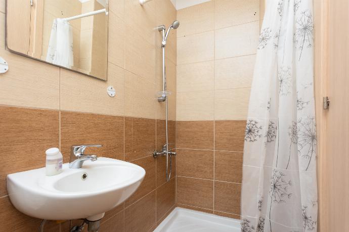 En suite bathroom with shower . - Villa Kalliopi . (Photo Gallery) }}