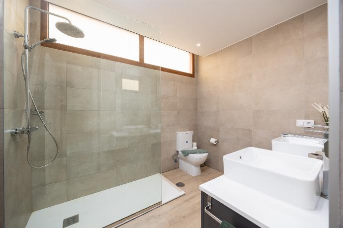 En suite bathroom with shower . - Villa Mariposas Caleta . (Photo Gallery) }}