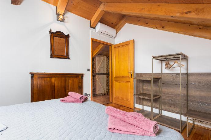 Double bedroom on second floor with A/C . - Villa Di Vino . (Photo Gallery) }}
