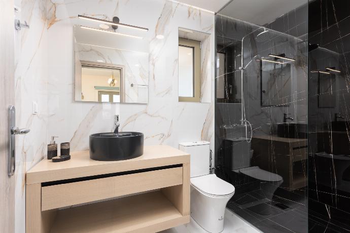 En suite bathroom with shower . - Villa Marielia . (Photo Gallery) }}
