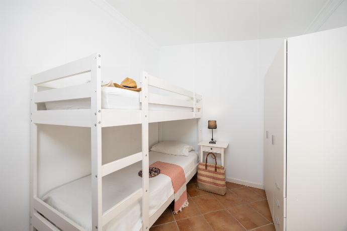 Bedroom with bunk bed and A/C . - Villa Thomas . (Photo Gallery) }}