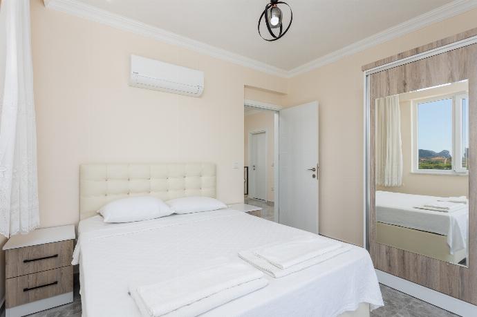 Double bedroom with A/C . - Villa Corals . (Photo Gallery) }}