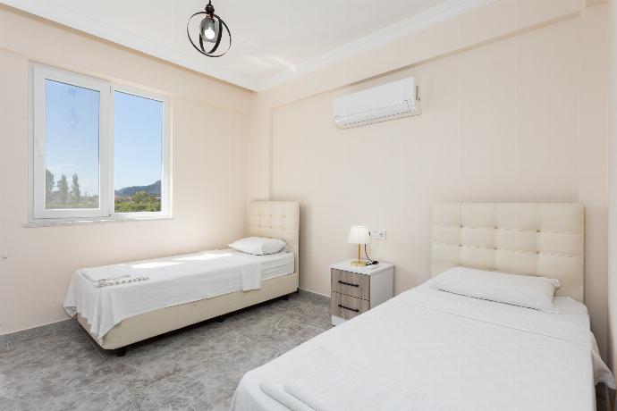Twin bedroom with A/C . - Villa Corals . (Photo Gallery) }}