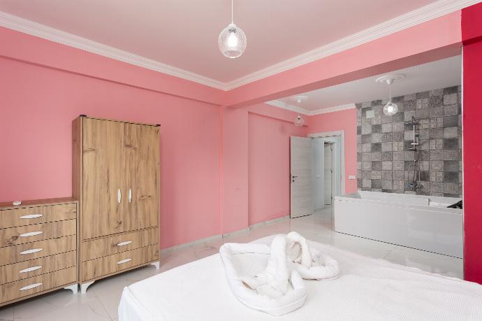 Double bedroom with en suite bathroom and A/C . - Villa Sasha 1 . (Photo Gallery) }}