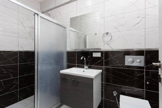 En suite bathroom with shower . - Villa Sasha 1 . (Photo Gallery) }}