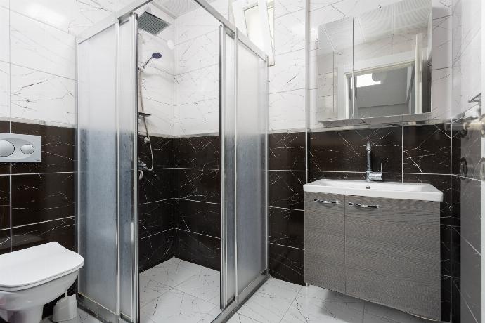 Family bathroom with shower . - Villa Sasha 1 . (Photo Gallery) }}