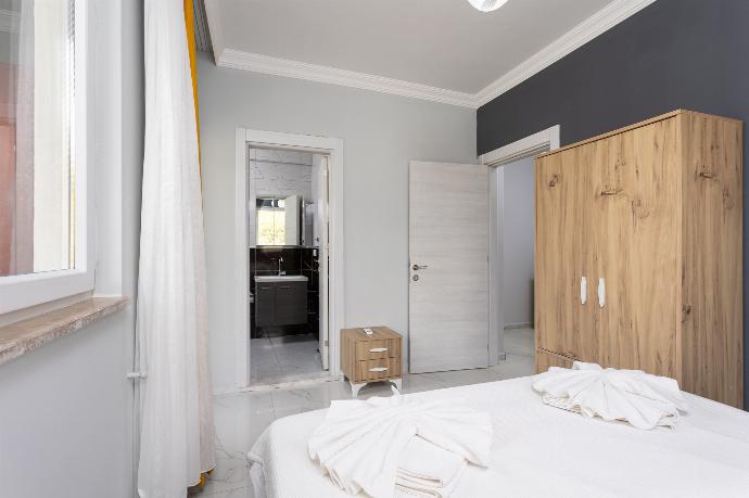Double bedroom with en suite bathroom and A/C . - Villa Sasha 2 . (Photo Gallery) }}