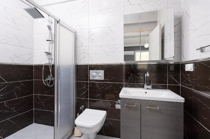 En suite bathroom with shower . - Villa Sasha 2 . (Photo Gallery) }}