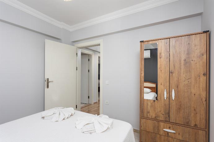 Double bedroom with en suite bathroom and A/C . - Villa Ada 1	 . (Photo Gallery) }}