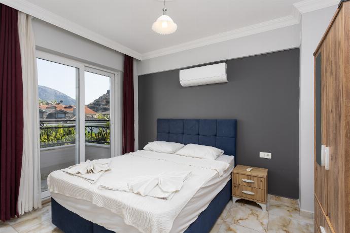 Double bedroom with en suite bathroom and A/C . - Villa Ada 1	 . (Photo Gallery) }}