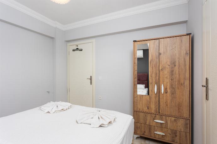 Double bedroom with en suite bathroom and A/C . - Villa Ada 1	 . (Photo Gallery) }}