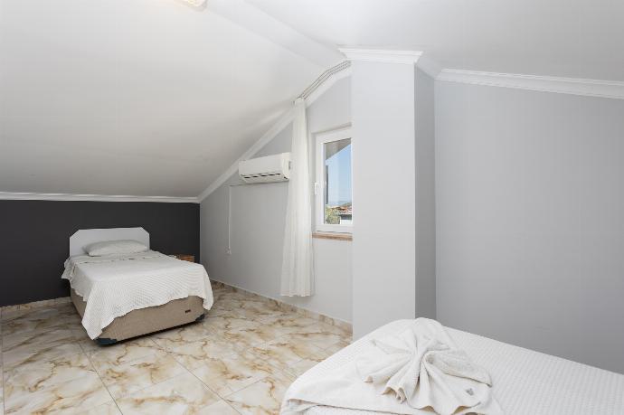 Twin bedroom with en suite bathroom and A/C . - Villa Ada 1	 . (Photo Gallery) }}