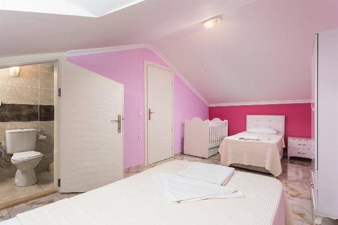 Twin bedroom with en suite bathroom and A/C . - Villa Ada 2 . (Photo Gallery) }}