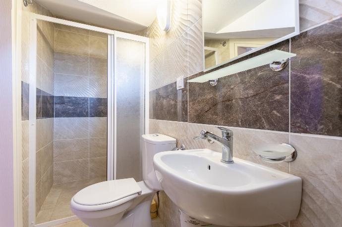 En suite bathroom with shower . - Villa Ada 2 . (Photo Gallery) }}