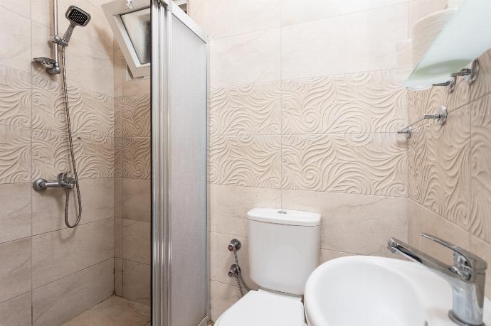 En suite bathroom with shower . - Villa Kaya 2 . (Photo Gallery) }}