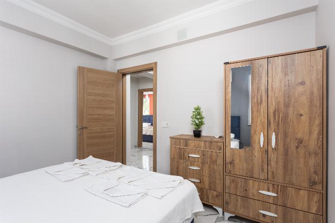 Double bedroom with en suite bathroom and A/C . - Villa Mazoya . (Photo Gallery) }}