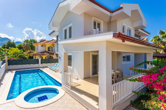 Beautiful villa with private pool and terrace . - Villa Capital . (Галерея фотографий) }}