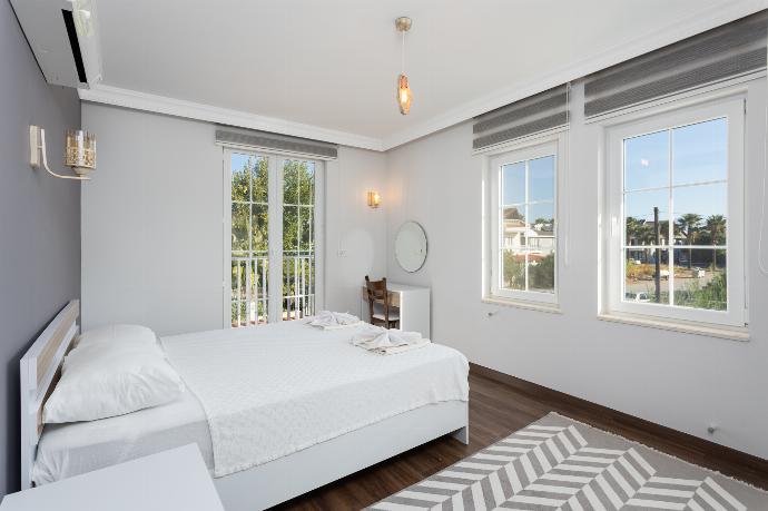 Double bedroom with en suite bathroom and A/C . - Villa Capital . (Photo Gallery) }}