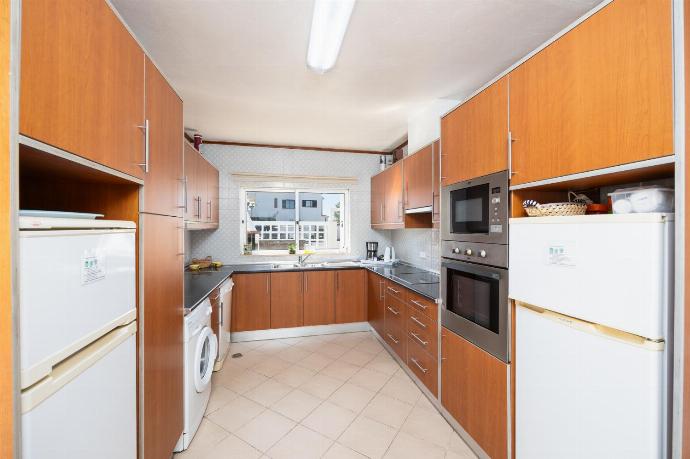 Equipped kitchen . - Villa Brejos . (Fotogalerie) }}