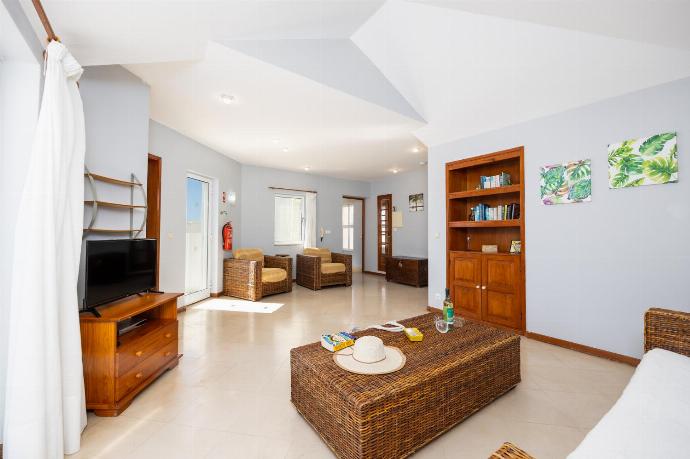 Living area with sofa and TV . - Villa Brejos . (Galerie de photos) }}