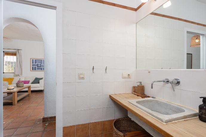 Family bathroom with shower . - Villa La Higuera . (Photo Gallery) }}