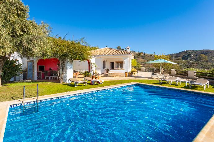 Beautiful villa with private pool, terrace, and garden with sea views . - Villa La Higuera . (Photo Gallery) }}
