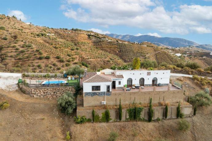 Aerial view of the villa . - Casa La Vina De La Tireta . (Photo Gallery) }}