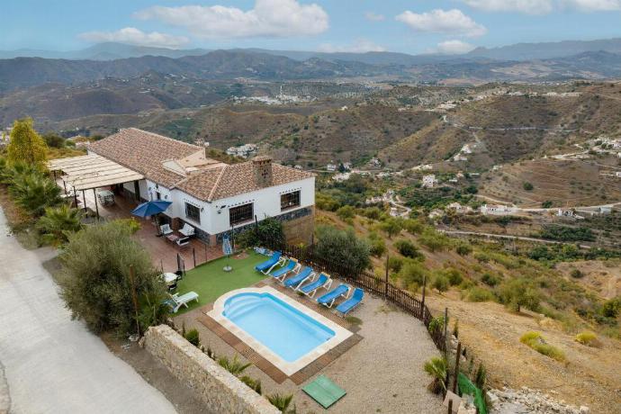 Aerial view of the villa . - Casa La Vina De La Tireta . (Photo Gallery) }}