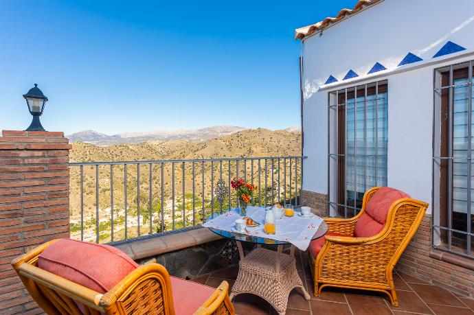 Terrace area with views . - Casa La Vina De La Tireta . (Photo Gallery) }}