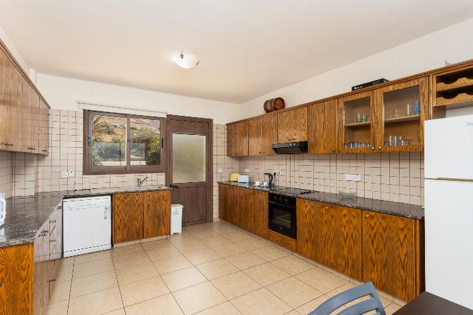 Equipped kitchen . - Villa Serena . (Photo Gallery) }}