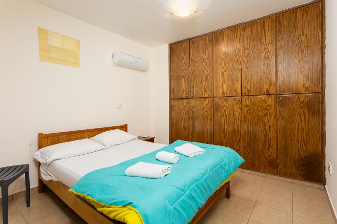 Double bedroom with A/C . - Villa Serena . (Photo Gallery) }}