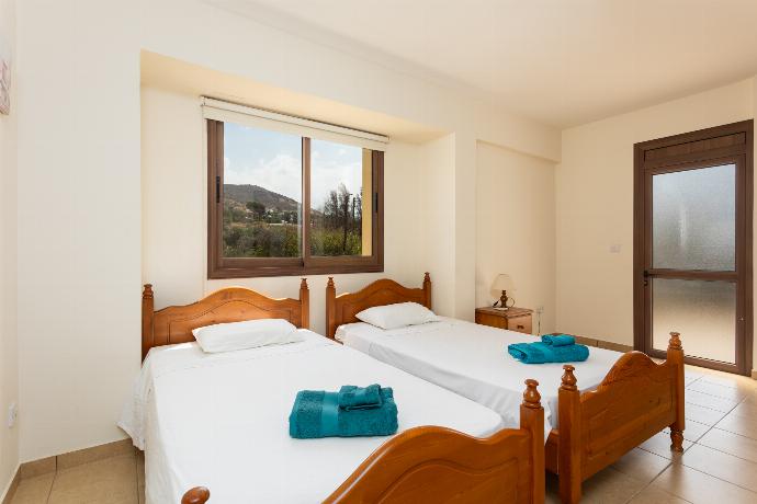 Twin bedroom with A/C . - Villa Serena . (Photo Gallery) }}