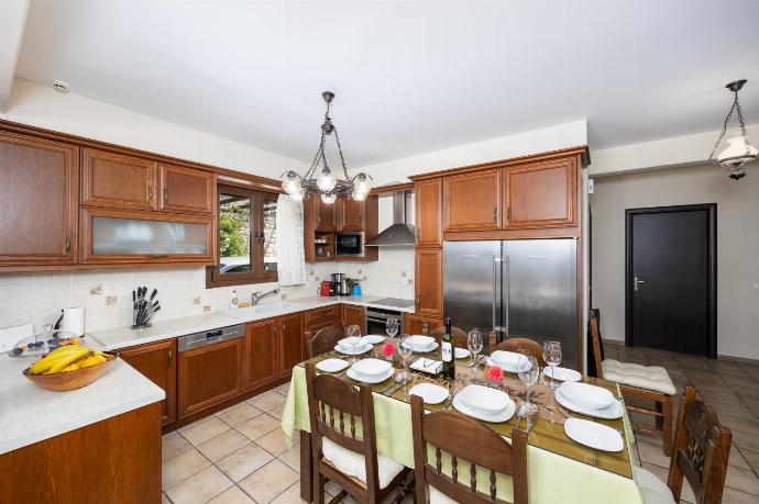 Equipped kitchen . - Villa Ariadne . (Photo Gallery) }}