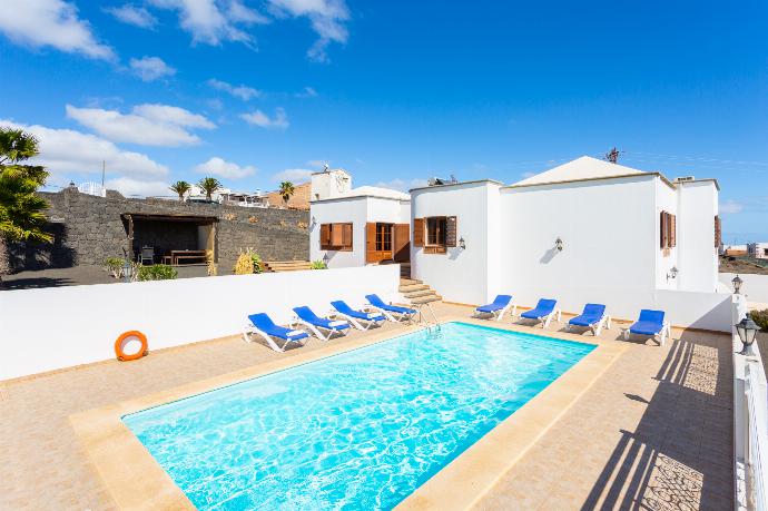 Beautiful villa with private pool, terrace, and garden with sea views . - Villa El Callao . (Photo Gallery) }}