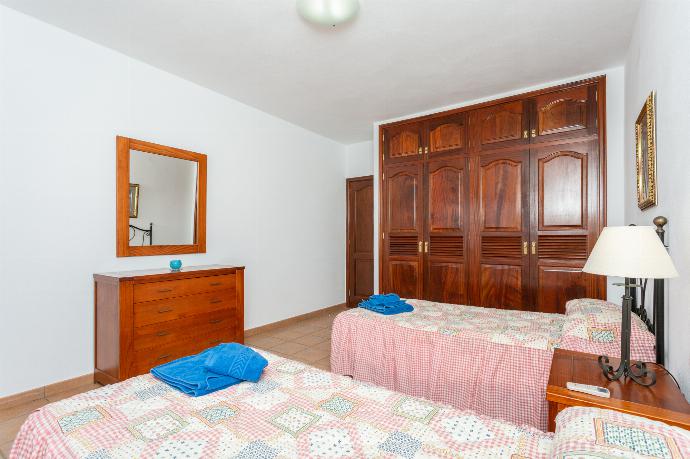 Twin bedroom with A/C . - Villa El Callao . (Photo Gallery) }}