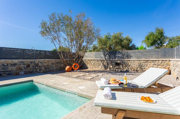 Private pool and terrace . - La Casa Di Pietre 3 . (Photo Gallery) }}