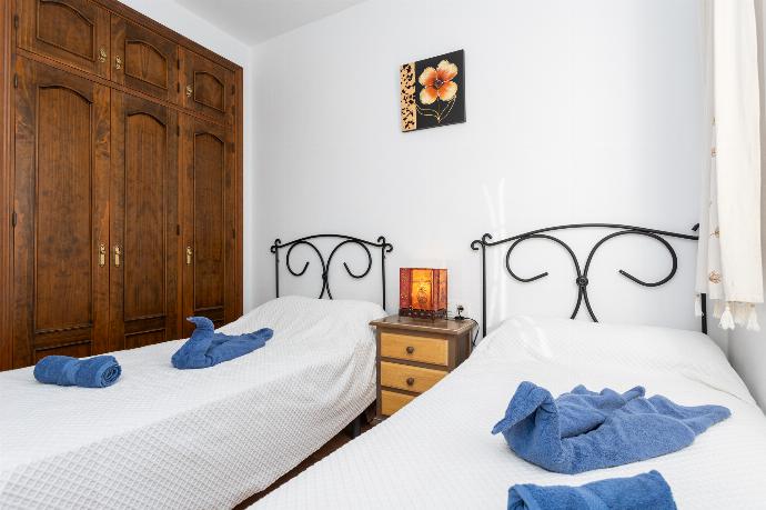 Twin bedroom with A/C . - Villa Bonifacio 2 . (Photo Gallery) }}