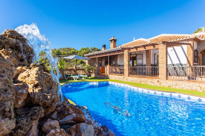 Beautiful villa with private pool and terrace with sea views . - Villa Bonifacio . (Photo Gallery) }}