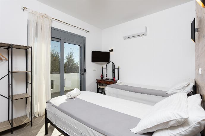 Twin bedroom with A/C . - Villa Livis 1 . (Photo Gallery) }}