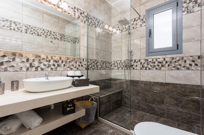 Family bathroom with shower . - Villa Livis 1 . (Photo Gallery) }}